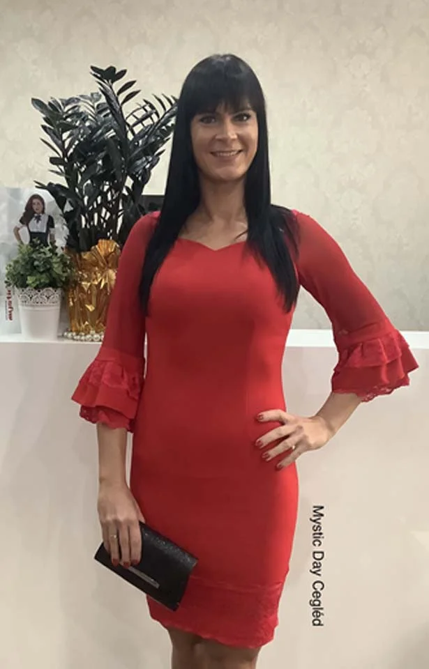 0075 - Allegra tölcséres ujjú ruha